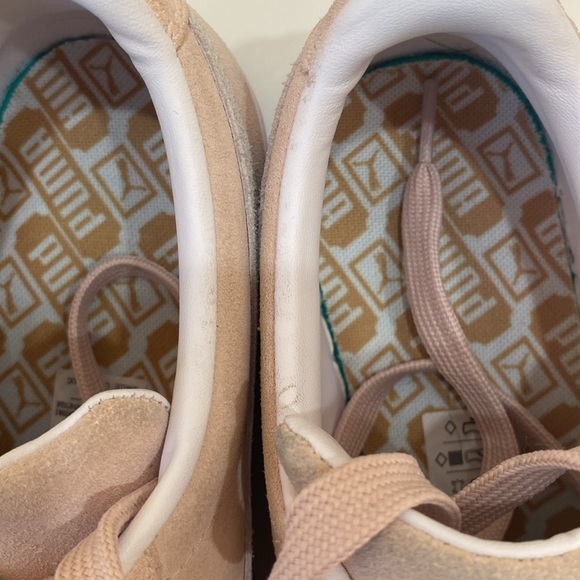 Puma  Suede Classic XXI sneakerin a light pink/peach color. - Picture 9 of 13